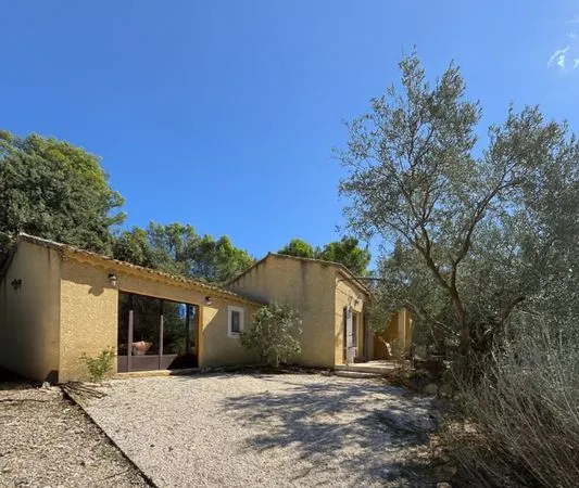 Maison plain sud avec piscine,terasse et grand terrain calme absolu 