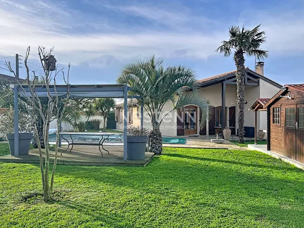A VENDRE - VILLATE- Maison 4 pièces 105 m2 + piscine + double garage sur terrain arboré 1100m² 