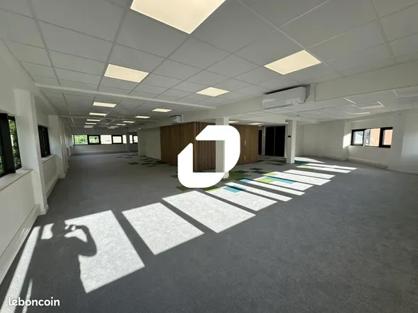 Bureau 280 m² 
