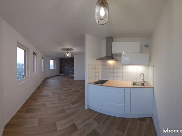Superbe logement rénové dans tour calme. CHAUFFAGE INCLUS 