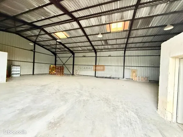 Local industriel 300 m² 