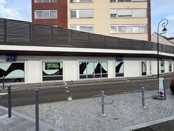 Local professionnel 4 pièces 99 m² 