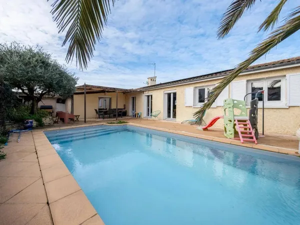 Maison de plain-pied 4 pièces 137 m² 