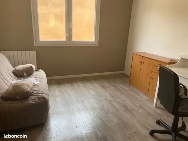 Studio 1 pièce 17 m² 