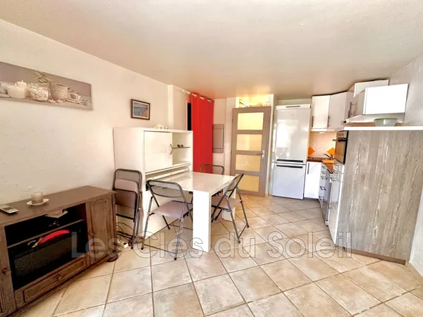 Appartement de 25 m2 en rez de jardin à La Londe les maures. 