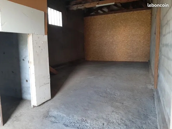 Hangar de stockage ou atelier de type plateau nu 