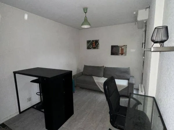 Studio 1 pièce 17 m² 