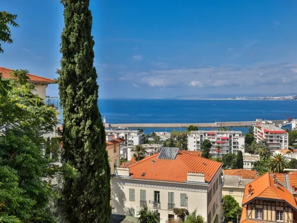 NICE MONT BORON - APPARTEMENT 2 PIECES DE 60M² A VENDRE - VUE MER - BALCON - CAVE ET PARKING 