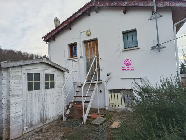 EXCLUSIVITÉ : sur le secteur de ROUSSILLON, maison à rénover 