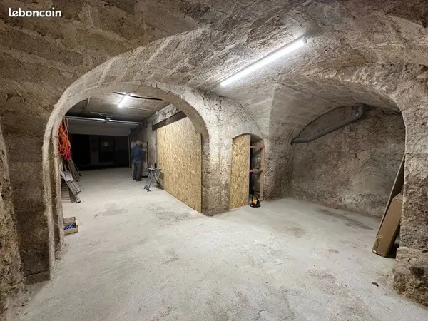 Parking - Garage Location Le Pouget   180€