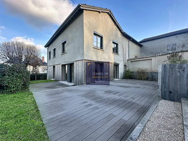 Maison 6 pièces 221 m² 