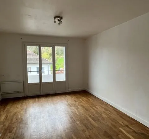 LONS LE SAUNIER fontaine aux daims T4 63M² 