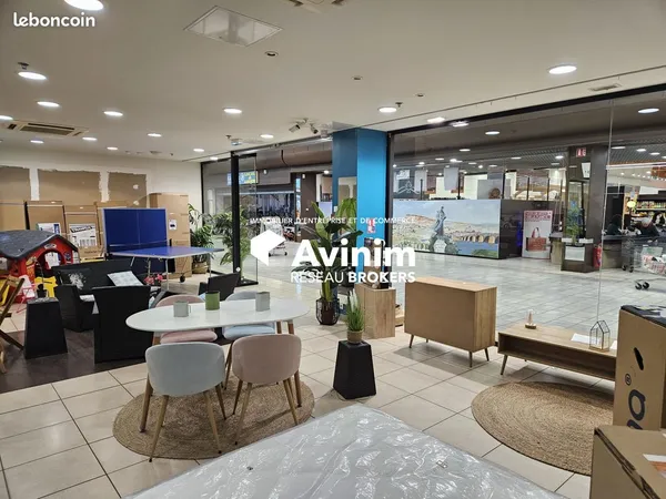 Local 113 m² Mâcon 