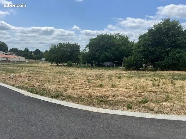 Terrain 700 m² Saint Quentin De Baron 