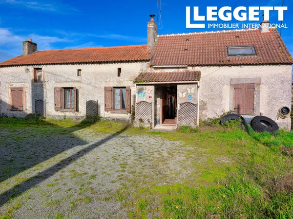 Maison familiale indépendante à rénover avec grand jardin privé et grange 