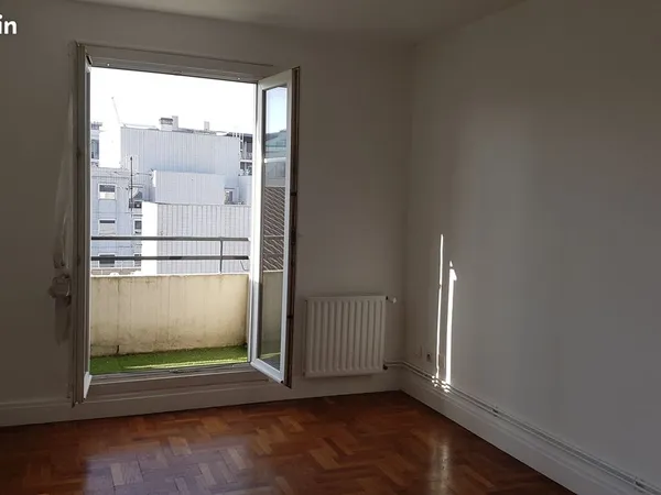 T3 Part-dieu 7/7 étage + Balcon + cave 