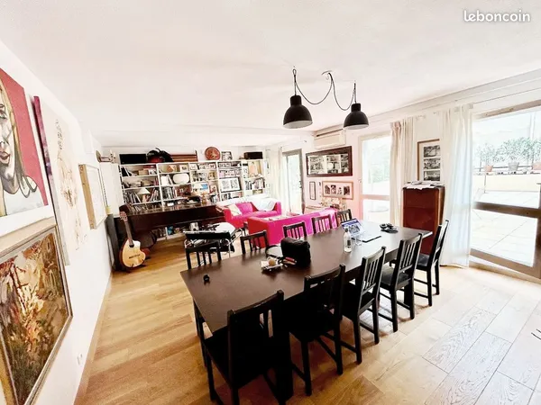 Rare dans le coeur historique commerçant, lumineux T4/5 92 m² avec terrasse de 50 m² dans 