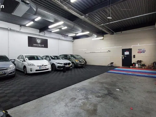 Local commercial 258 m² 