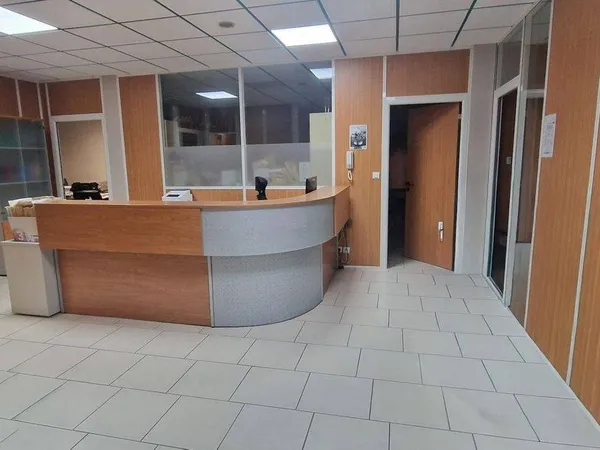 Bureaux 1 pièce 130 m² 