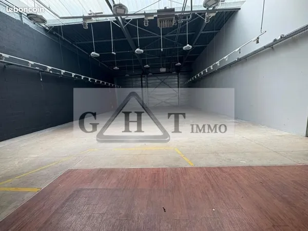 Local industriel 475 m² 