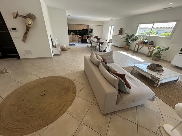 Le Ribéral : Magnifique villa 4 faces, F5 de plain-pied, ann 