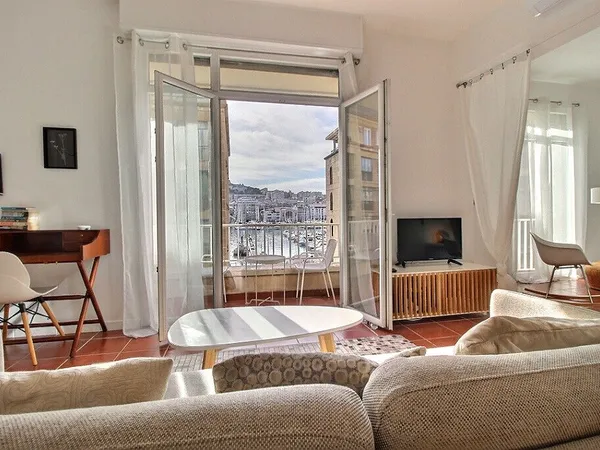 MARSEILLE 2 - SECTEUR QUAI DU VIEUX PORT - RUE DE LA LOGE - APPARTEMENT 4 PIECES - TRAVERSANT - 