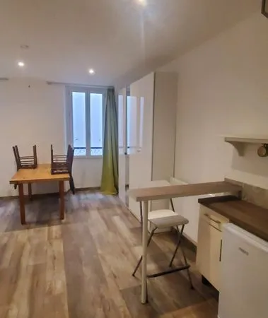 Studio 1 pièce 27 m² 