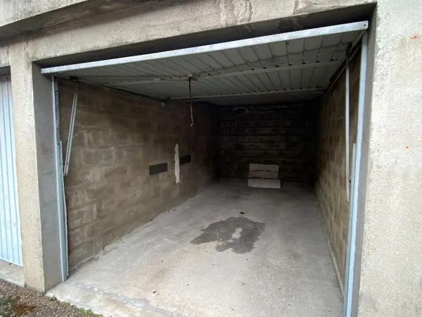 Parking/box 13 m² ROANNE 