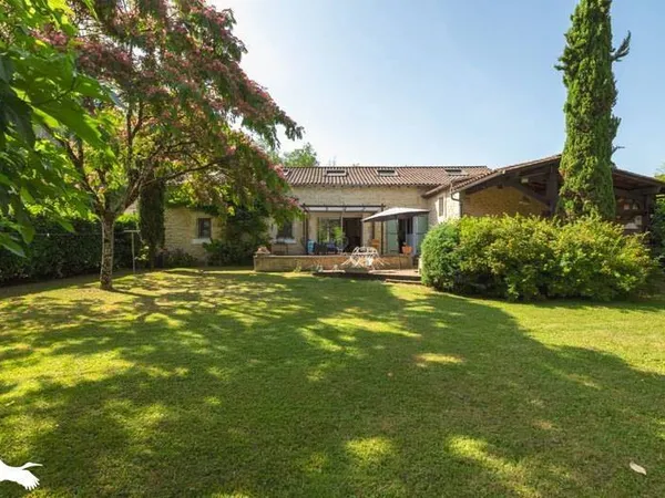 Maison 6 pièces 218 m² 