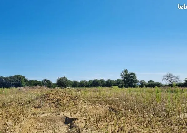 Terrain 604 m² 
