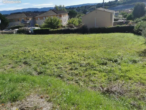 Terrain loti de 1000m2 dans Castres, quartier Roulandou 