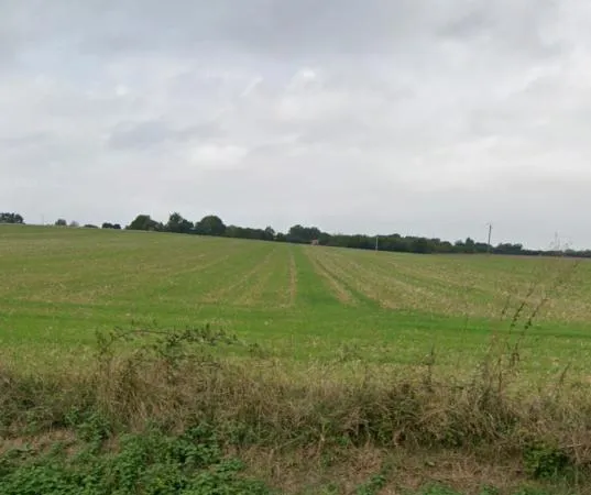 Terrain constructible de 276 m² saint xandre 