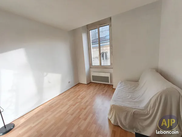 Studio 1 pièce 19 m² 