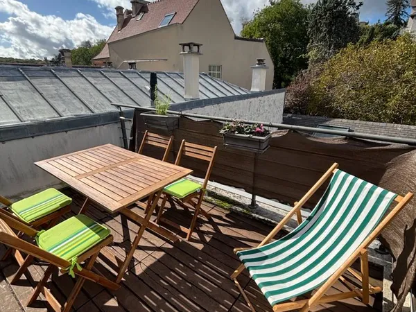 Loue très beau duplex avec terrasse à St Cloud village, 100m du Parc, 3 pièces, 61m² 
