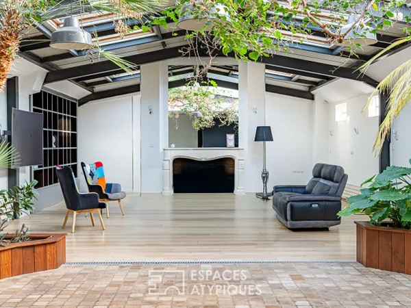 Maison-loft aux volumes exceptionnels, avec verrière et végétat 