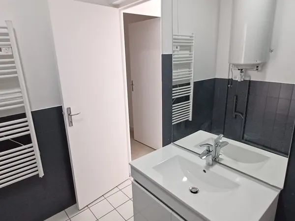 Appartement rénové 3 chambres + terrasse avec jardin 