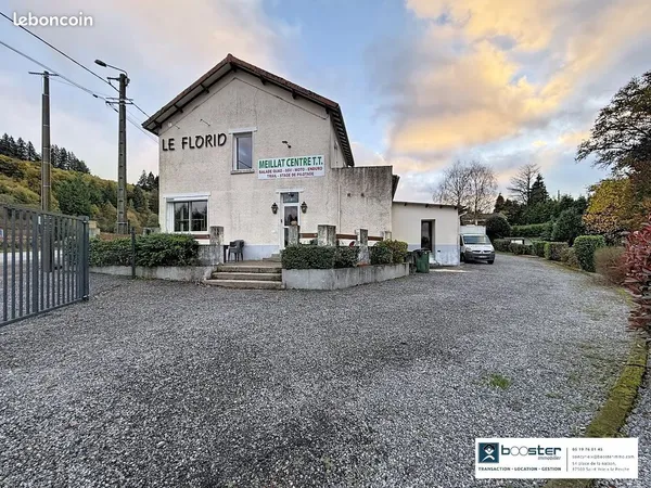 Gîte 950 m² COMPREIGNAC 