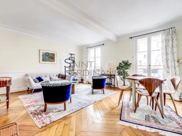 Paris 7. Ecole Militaire. 52m². 5ème Etage 