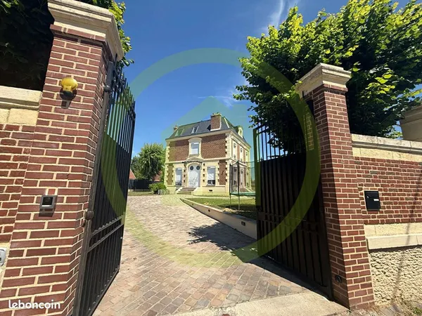 Maison 8 pièces 240 m² 