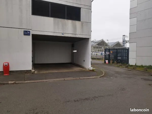 Places de parking motos sécurisé a côté de la Gare 