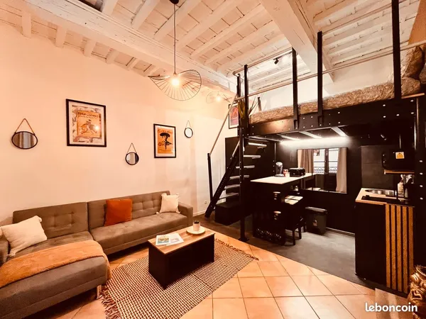 Studio meublé 24 m² - Bail mobilité - Centre historique Nîmes 