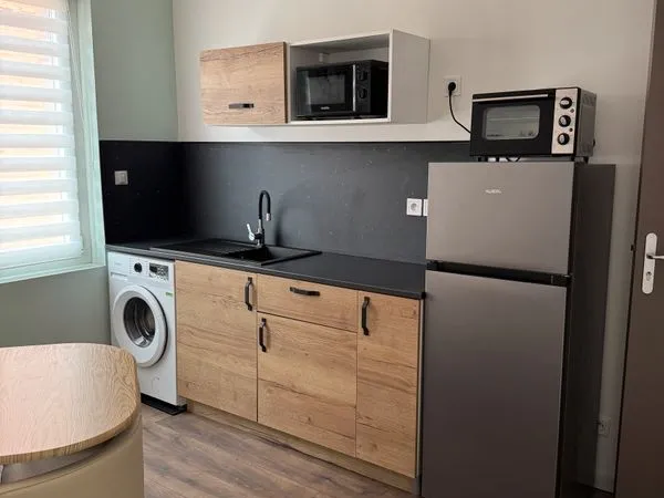 T2 meublé à louer dans immeuble sécurisé 