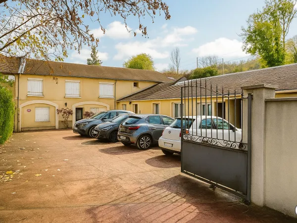 Immeuble Maule, 2 maisons de ville + local commercial - 7% de rentabilité 