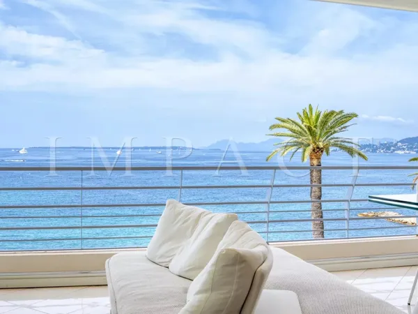 Exclusivité : Juan-Les-Pins Appartement Front de mer à vendre 