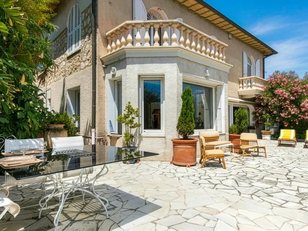 A VENDRE VILLA BOURGEOISE MONT-BORON LIMITROPHE VILLEFRANCHE SUR MER 