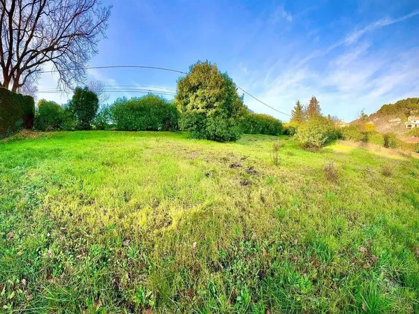 Terrain constructible 1100 m² 