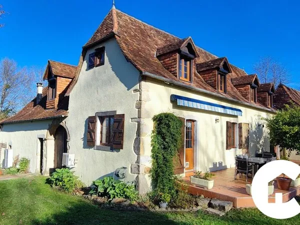Propriété 6 pièces 153 m² 