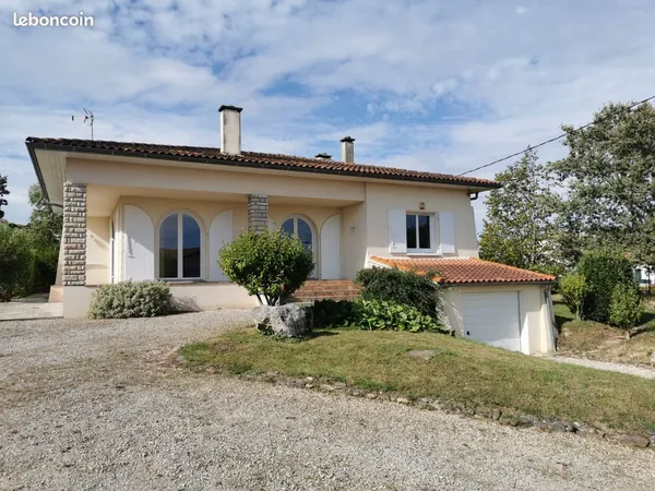 Maison familiale avec jardin arboré à Fronton 