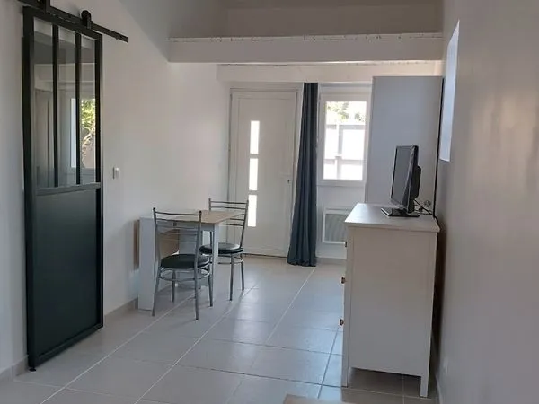 Particulier Loue Studio Meublé Au RDC De Villa 