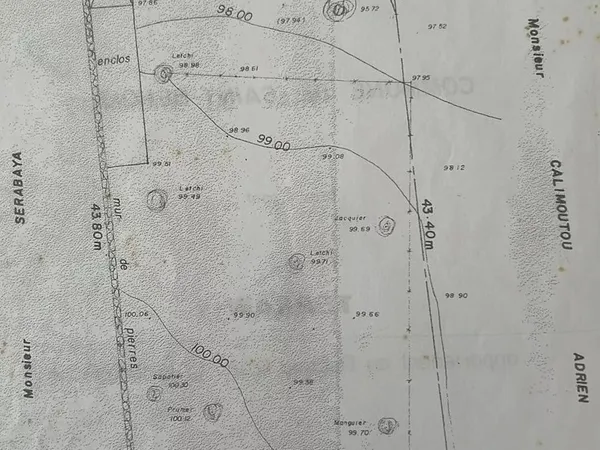Terrain à Bâtir de 853 m² à Saint-Benoît, Réunion 